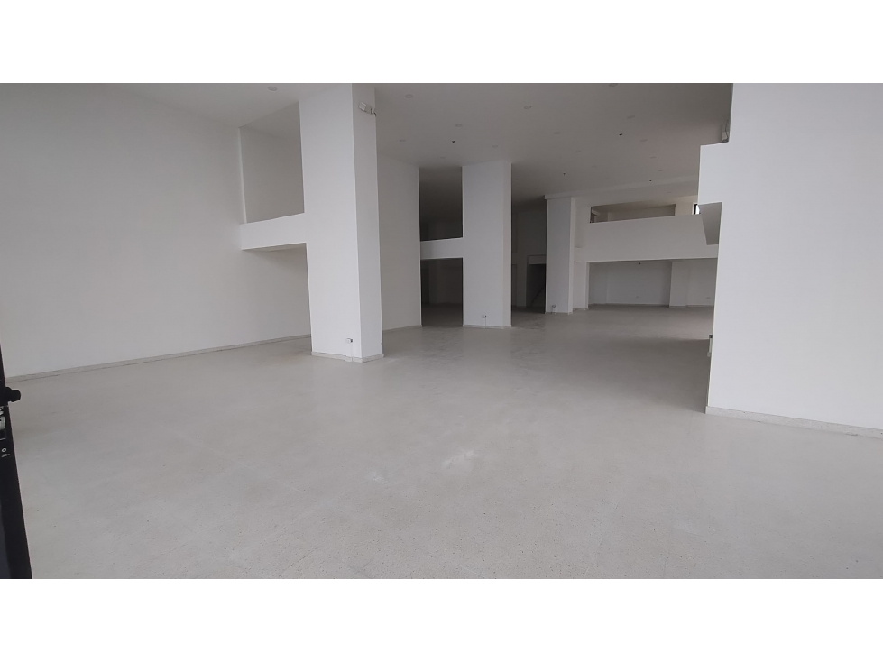 Local comercial para estrenar en alquiler 400m2 barrio chipre — foto 3