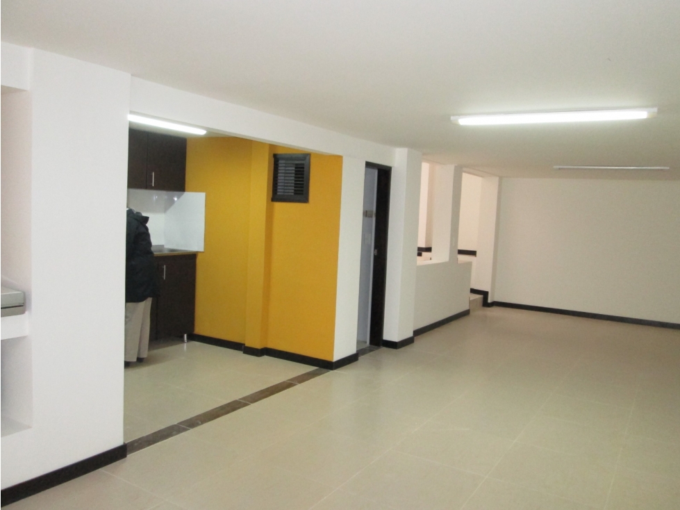 Local comercial en arriendo 105m2 sector centro — foto 2