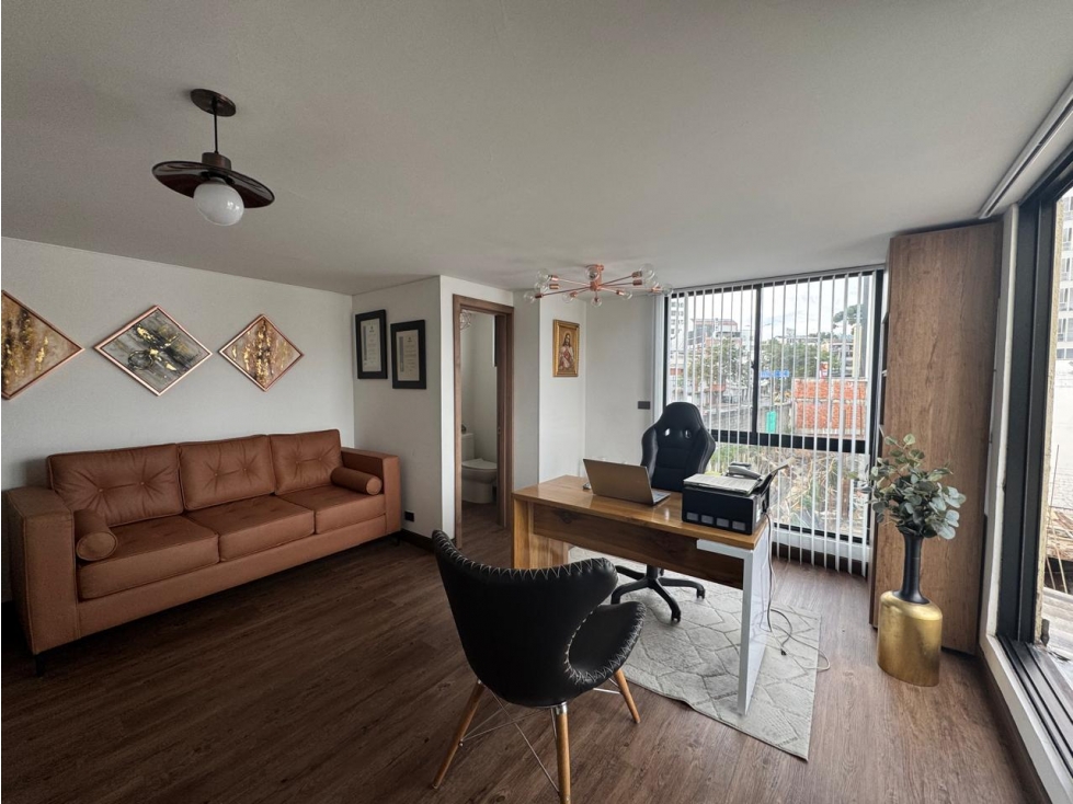 Consultorio en arriendo Av Paralela — foto 2