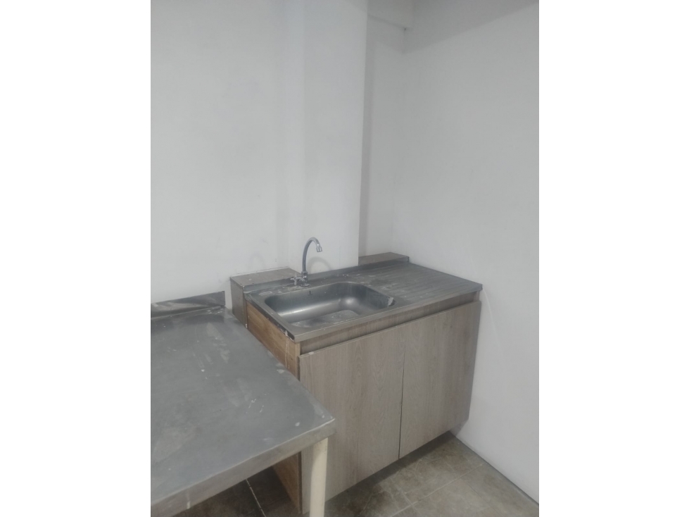 Local comercial en arriendo Paralela — foto 2