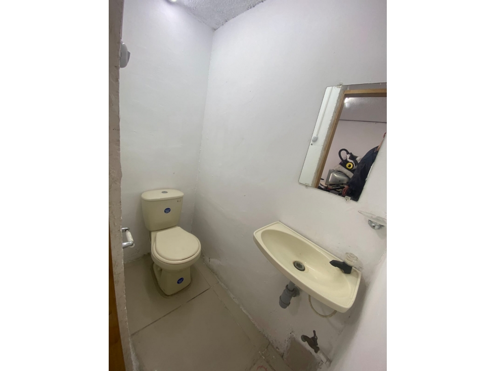 Local en arriendo 15mts2 barrio Chipre — foto 2