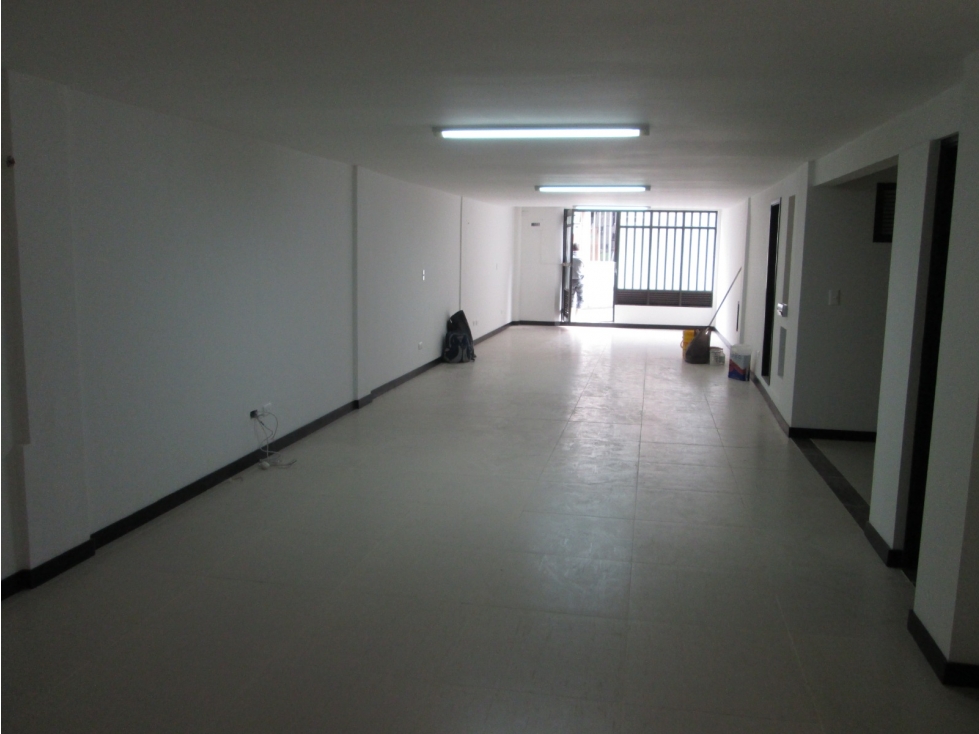 Local comercial en arriendo 105m2 sector centro — foto 3