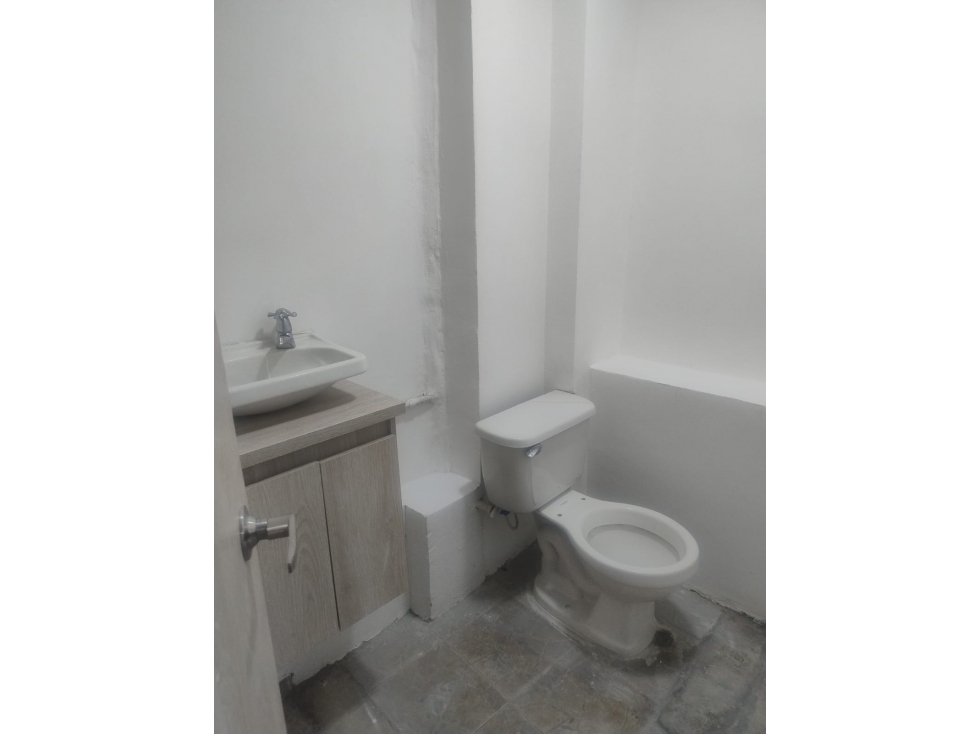 Local comercial en arriendo Paralela — foto 3