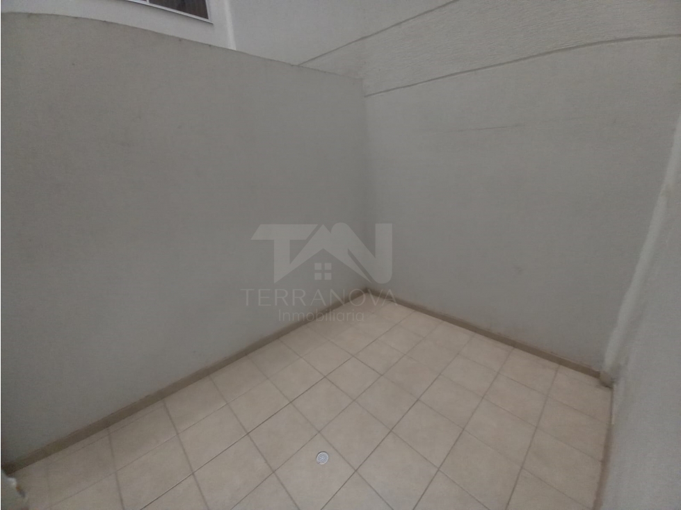Local y/o apartaestudio 41m2 barrio Alcázares para venta — foto 4