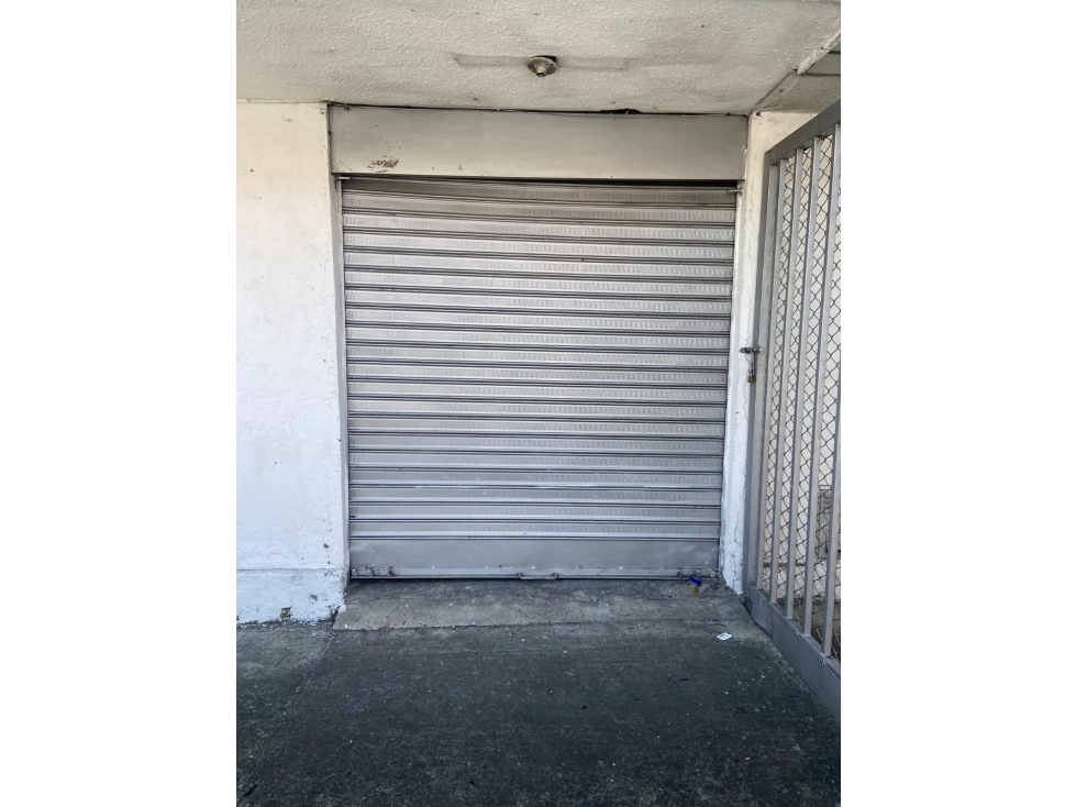 Local en arriendo 15mts2 barrio Chipre — foto 4
