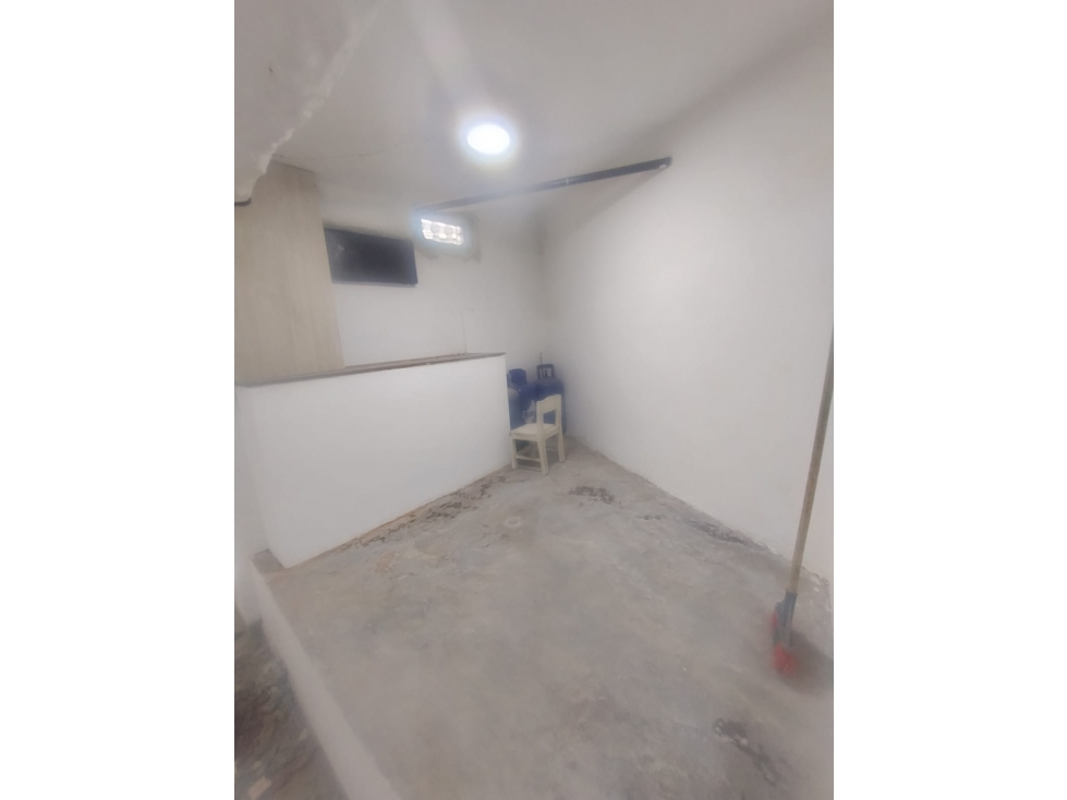Local comercial en arriendo Paralela — foto 5