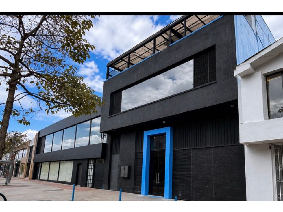 Venta Edificio 909m2 RENTANDO Vía Principal Cra 19 LOS CEDROS