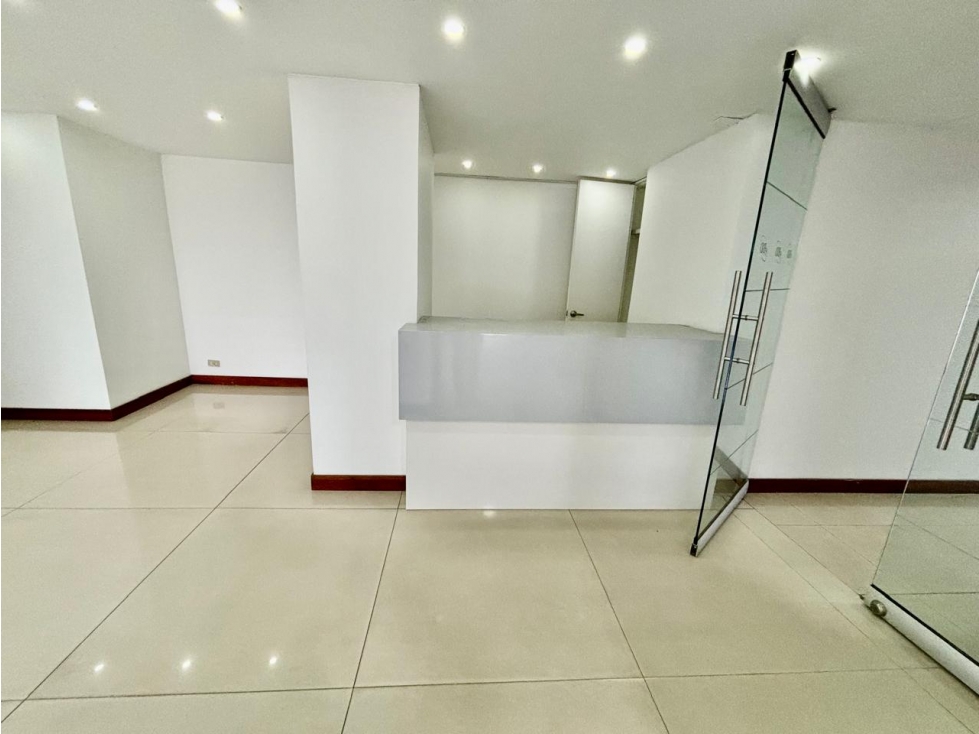 ARRIENDO OFICINA 550 MTS SIN MUEBLES CHICO NAVARRA — foto 3