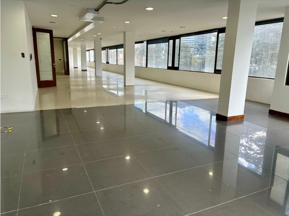 ARRIENDO OFICINA 440m2 SIN MUEBLES CHICO NAVARRA