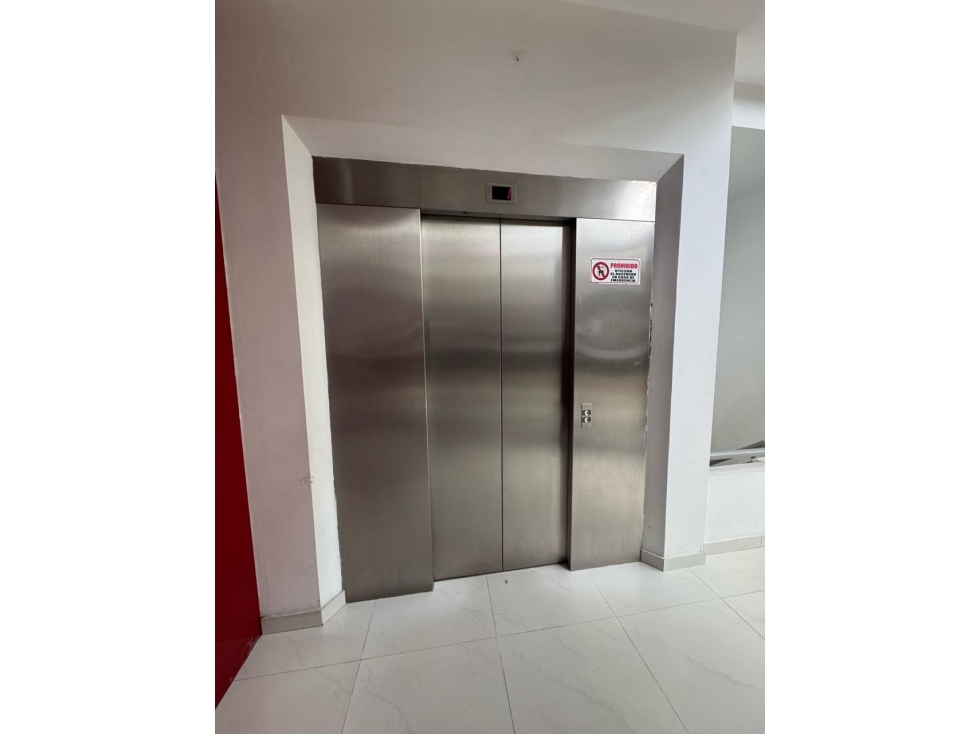 ARRIENDO o VENTA OFICINA 270m2 EXTERIOR VISTA VIA PRINCIPAL CHICO — foto 5