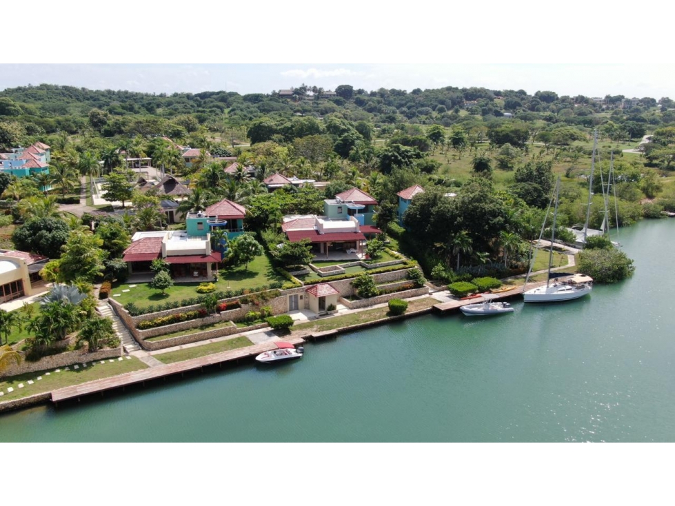 VENTA CASA 260m2 LOTE 837m2 - PLAYA CLUBHOUSE BARU CARTAGENA
