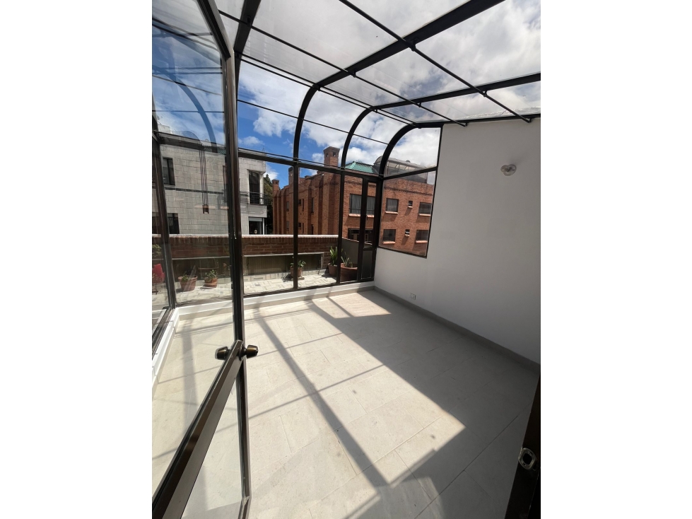VENTA INTERIOR 170m2 + TERRAZA REMODELADO SIN ASCENSOR SANTA BARBARA