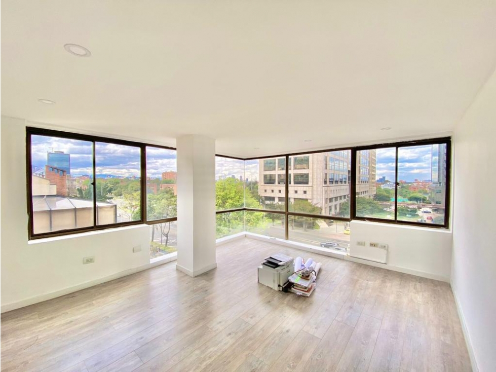 ARRIENDO OFICINA 481.51m2 DUPLEX + TERRAZA SANTA BARBARA — foto 2