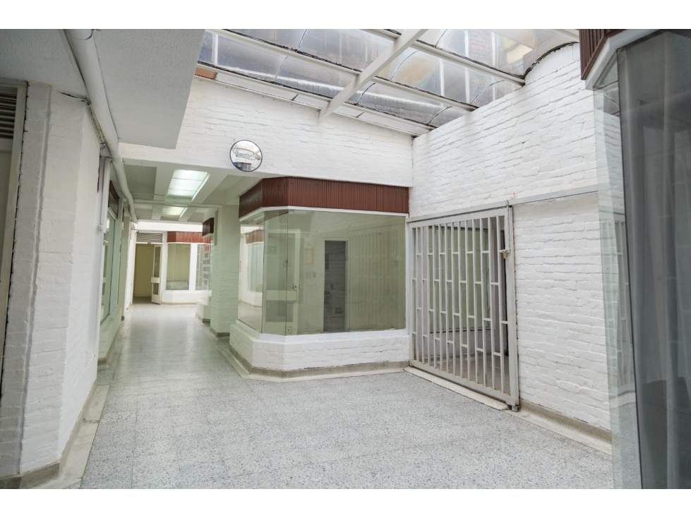 VENDO/ARRIENDO CENTRO CCIAL 1.100M2 - 20 LOCALES/OFF RESTREPO MH - 6