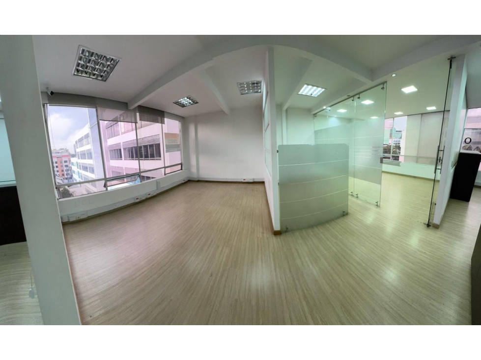 ARRIENDO o VENTA OFICINA 270m2 EXTERIOR VISTA VIA PRINCIPAL CHICO