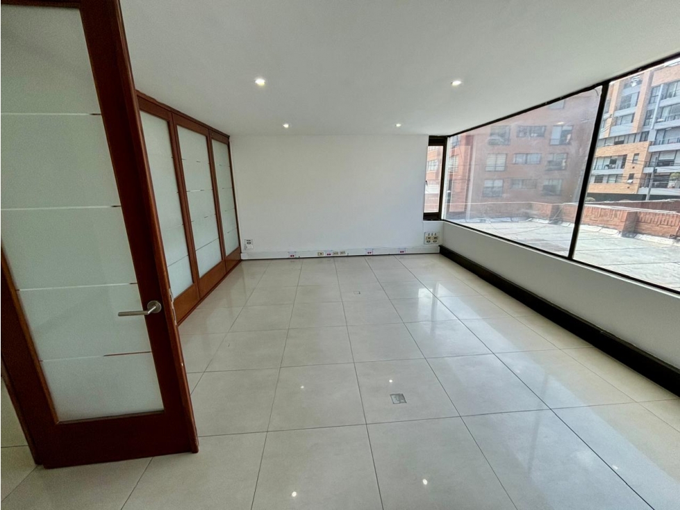 ARRIENDO OFICINA 550 MTS SIN MUEBLES CHICO NAVARRA — foto 5