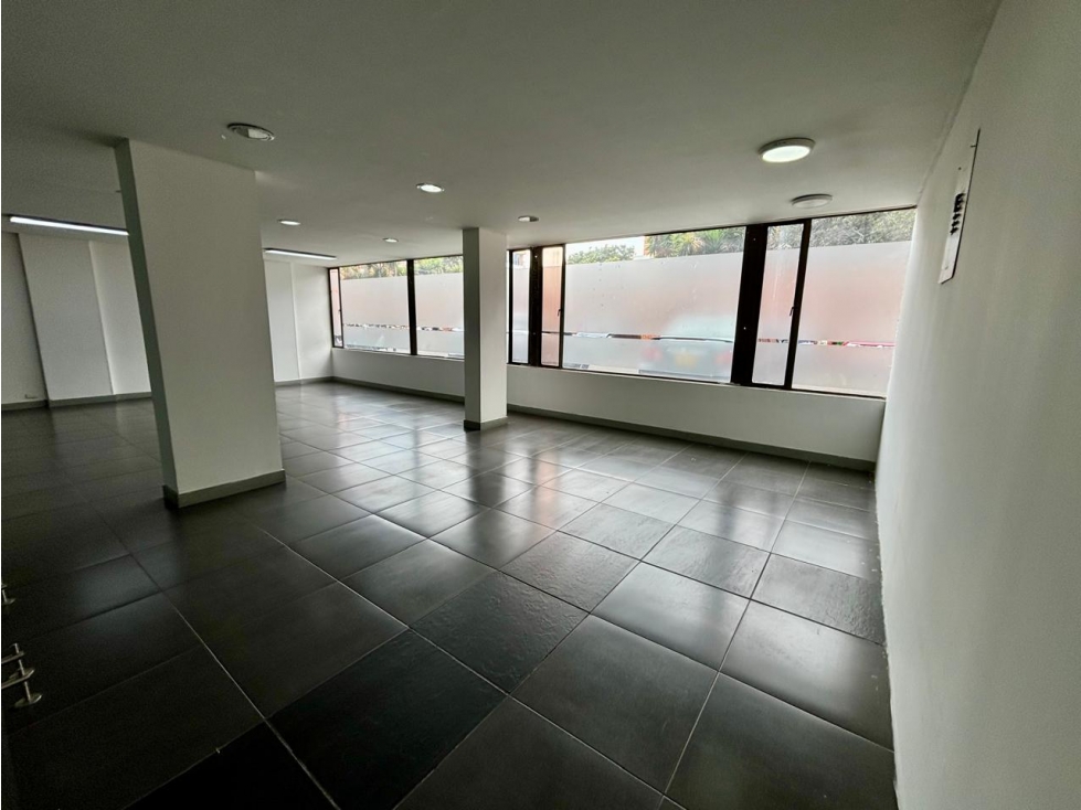 ARRIENDO LOCAL COMERCIAL EXTERIOR - OFICINA 470m2 CHICO NAVARRA — foto 4
