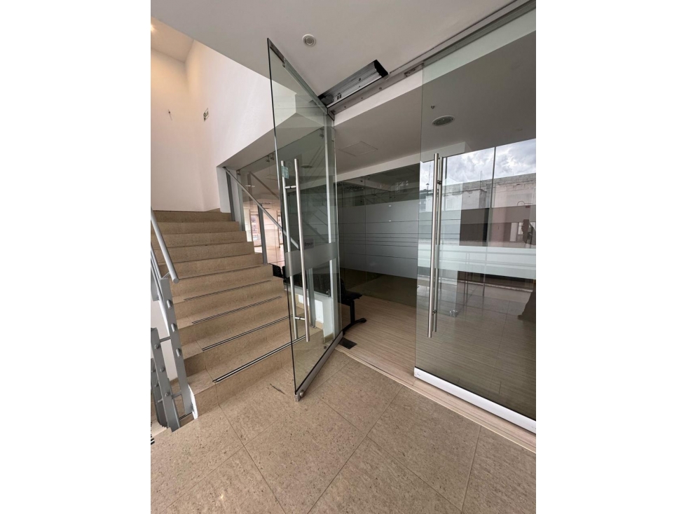 ARRIENDO o VENTA OFICINA 270m2 EXTERIOR VISTA VIA PRINCIPAL CHICO — foto 4