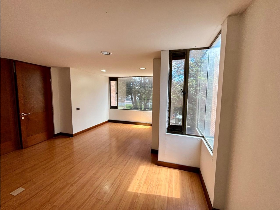 ARRIENDO OFICINA 550 MTS SIN MUEBLES CHICO NAVARRA — foto 6