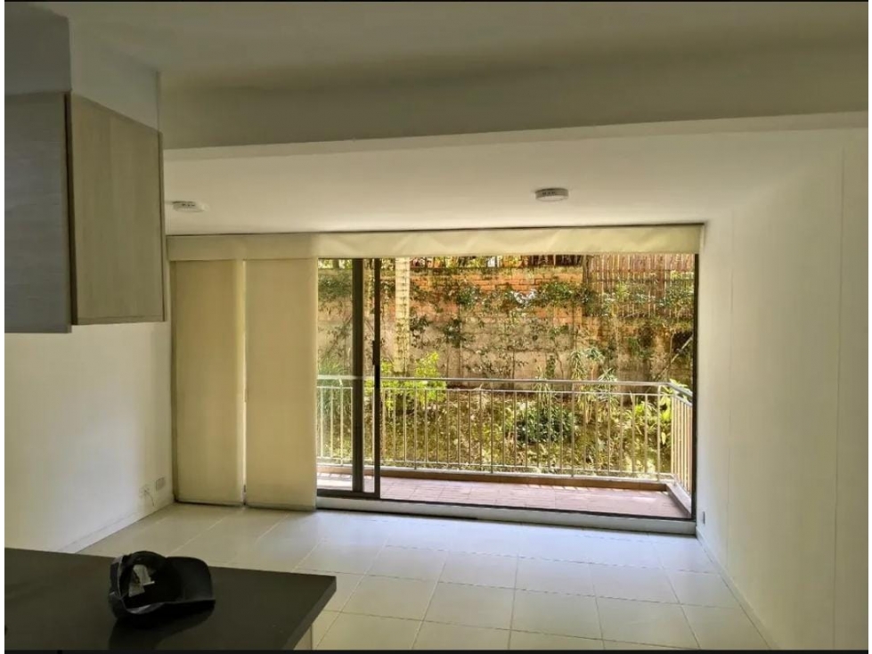 APARTAMENTO EN VENTA EN LOMA DE LOS BERNAL MEDELLIN — foto 2