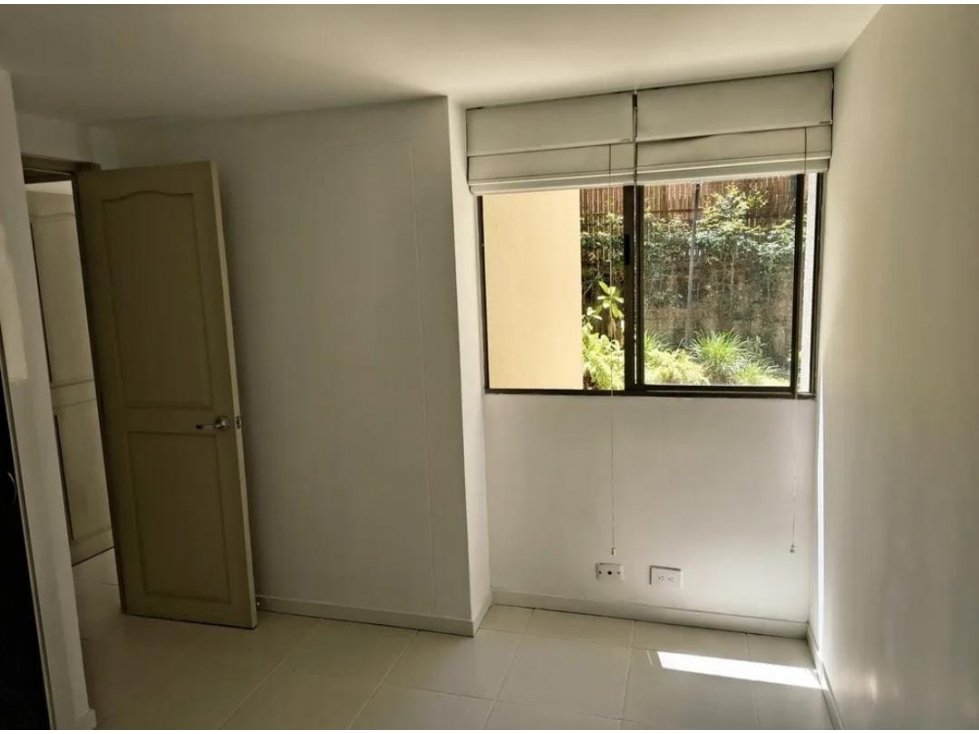 APARTAMENTO EN VENTA EN LOMA DE LOS BERNAL MEDELLIN — foto 5