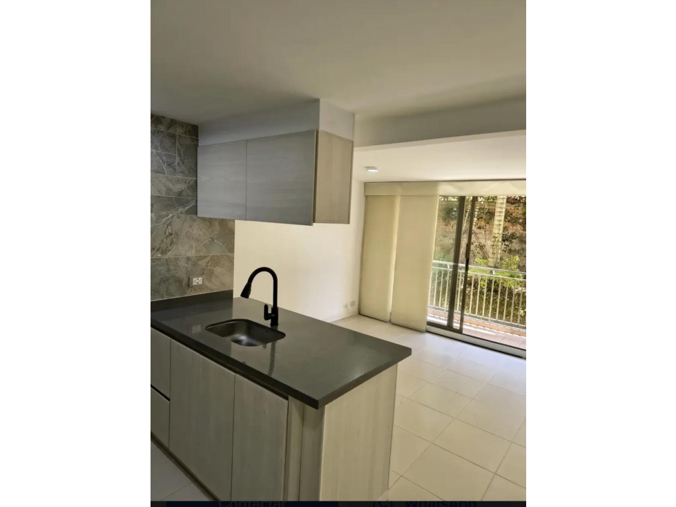 APARTAMENTO EN VENTA EN LOMA DE LOS BERNAL MEDELLIN — foto 4