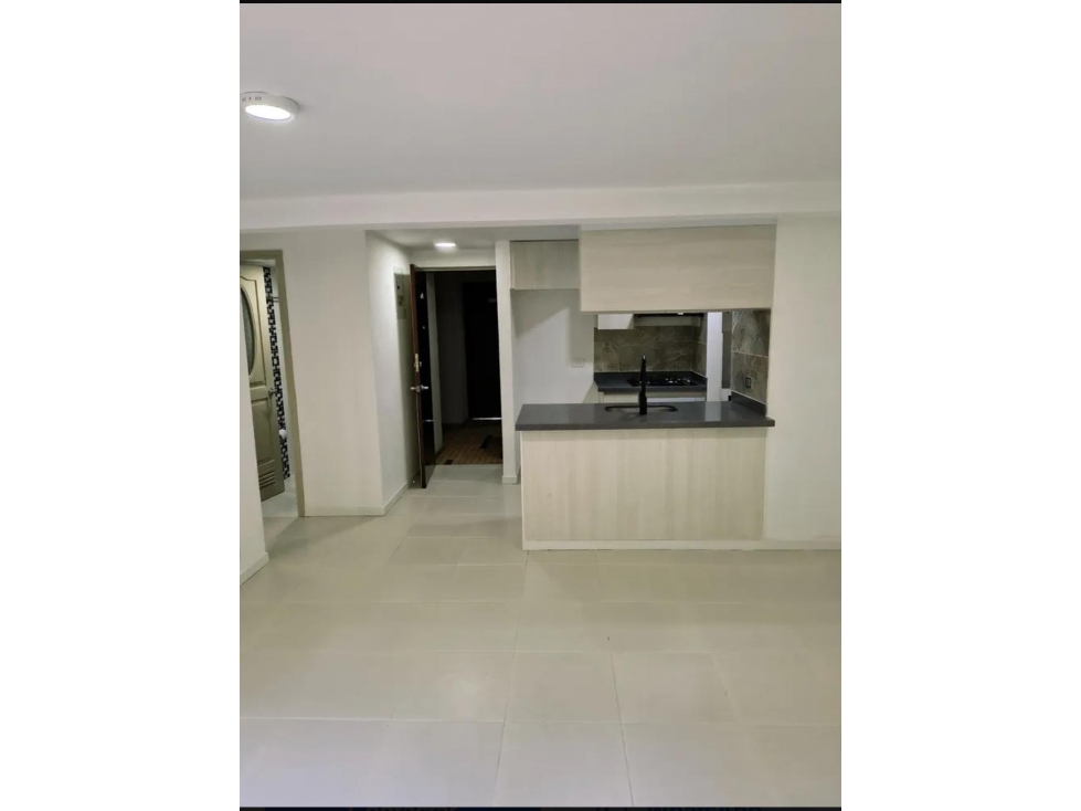 APARTAMENTO EN VENTA EN LOMA DE LOS BERNAL MEDELLIN — foto 3