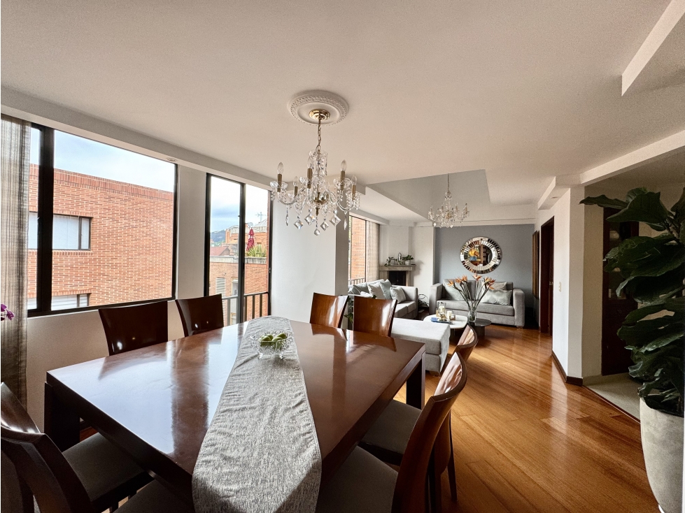 Venta de Amplio Apartamento con Terraza en Santa Barbara