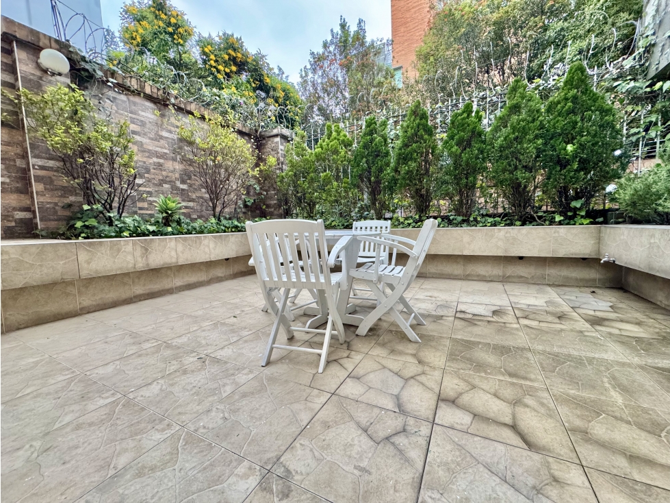 Amplio Apartamento con Terraza Ubicado en Santa Barbara