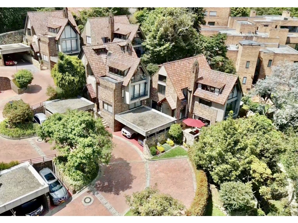 ESPECTACULAR CASA EN ALTOS DE GRATAMIRA