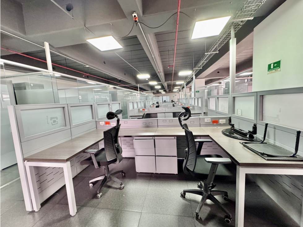 OFICINA AMOBLADA EN CORREDOR EMPRESARIAL DE SALITRE — foto 4