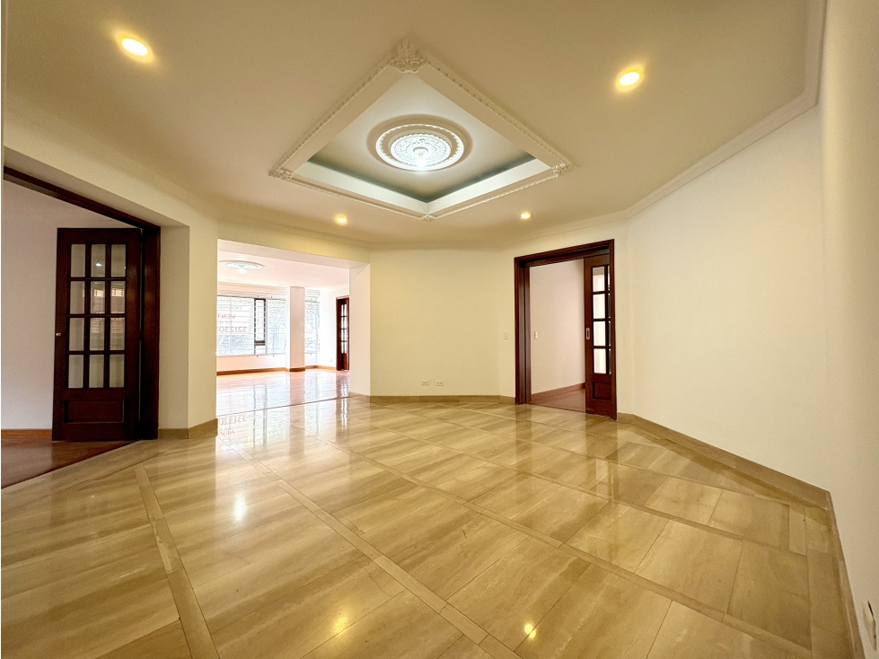 Apartamento con terraza y gran espacio en Santa Barbara