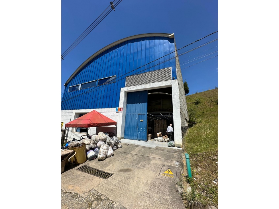 VENTA BODEGA INDUSTRIAL EN GUARNE SOBRE LA AUTOPISTA MEDELLIN BOGOTÁ - 1