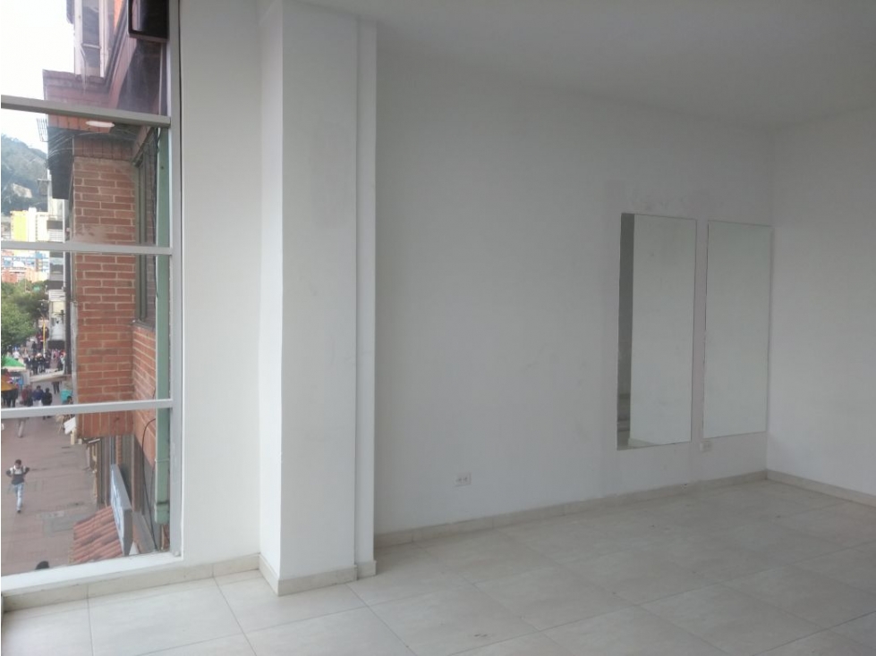 Se arrienda oficina de 60 m2 Galerias — foto 2