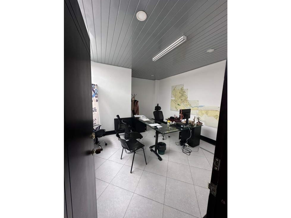 SE ARRIENDA OFICINAS EN EL CENTRO DE MOSQUERA DE 4 PISOS - 3
