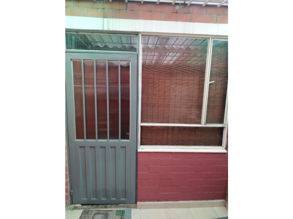 SE VENDE CASA EN LA URBANIZACION VILLA DIANA EN FUNZA