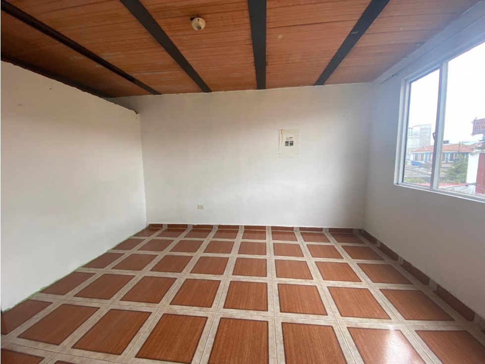 SE VENDE CASA MEDIANERA RENTABLE DE 4 NIVELES EN EL CENTRO DE FUNZA - 6