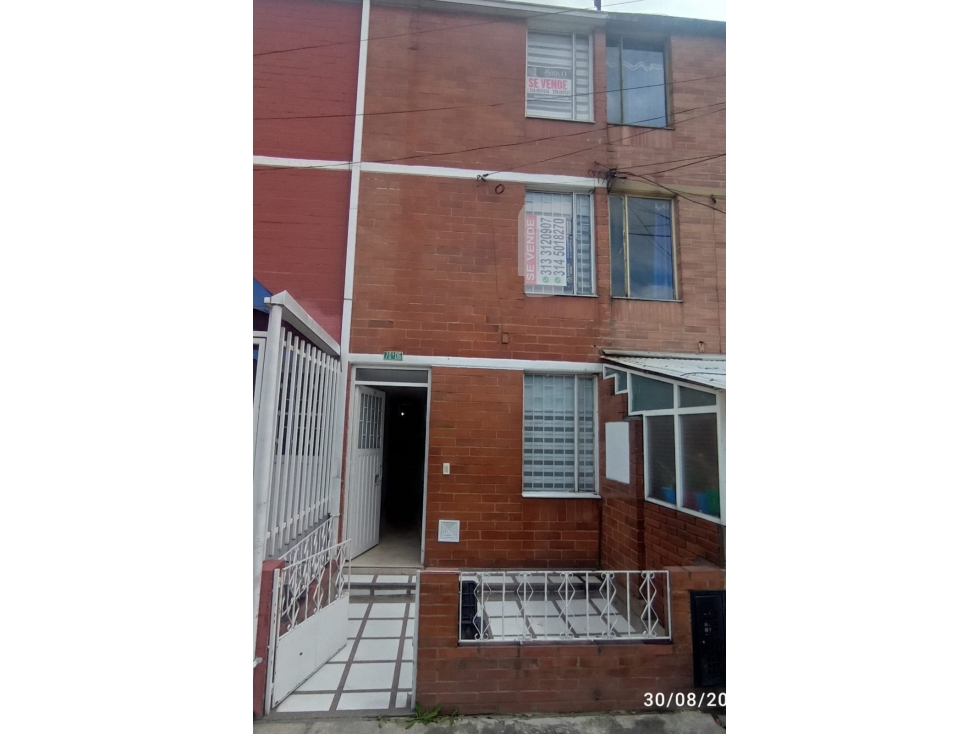 SE VENDE CASA DE TRES PISOS EN EL CONJUNTO BALMORAL ll EN BOGOTA — foto 3