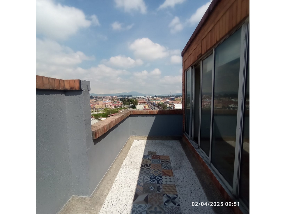 SE VENDE APARTAMENTO DUPLEX EDIFICIO SAN SEBASTIAN EN MADRID — foto 2