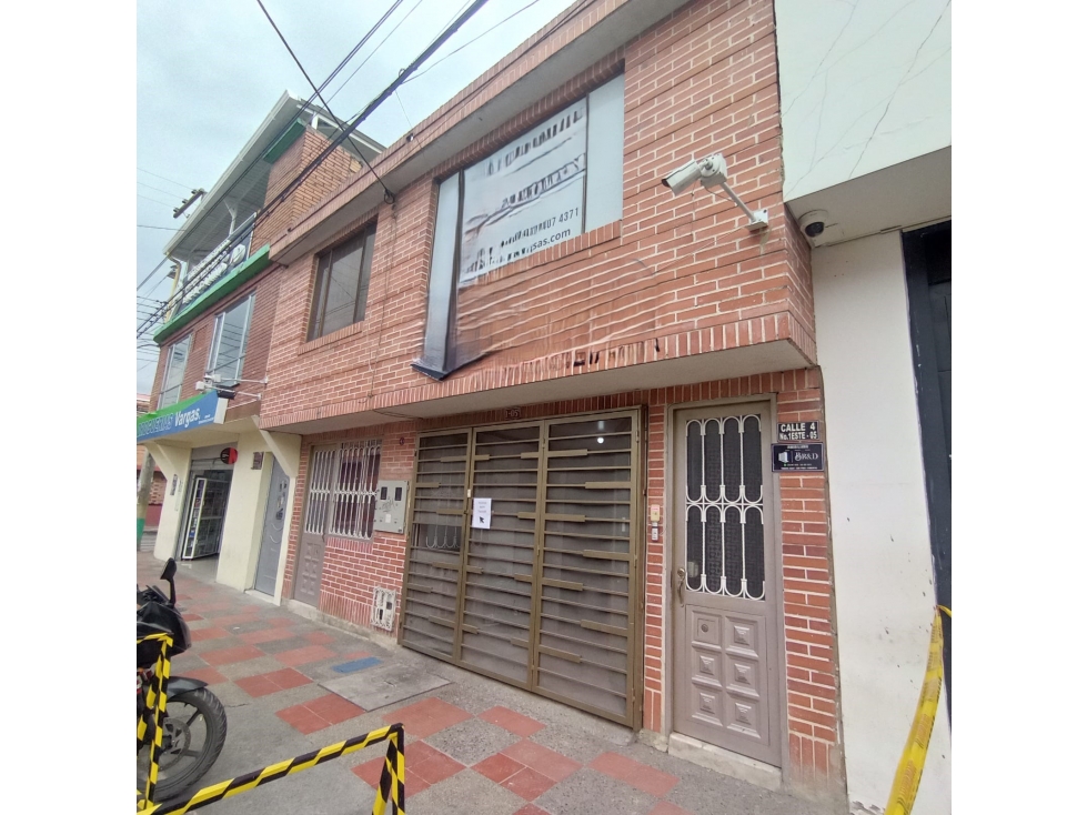 SE VENDE CASA DE TRES NIVELES EN EL CENTRO DE MOSQUERA - 1