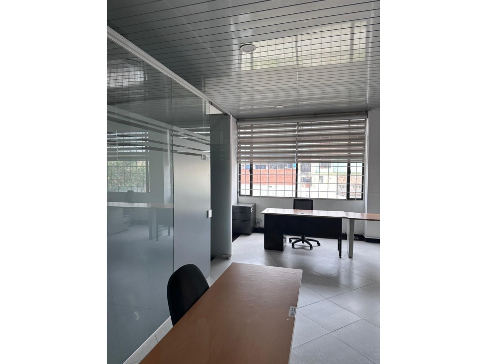 SE ARRIENDA OFICINAS EN EL CENTRO DE MOSQUERA DE 4 PISOS - 6