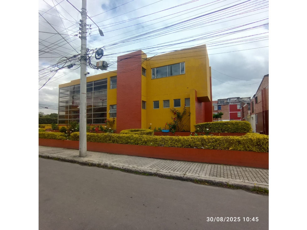 SE VENDE CASA DE TRES PISOS EN EL CONJUNTO BALMORAL ll EN BOGOTA — foto 4
