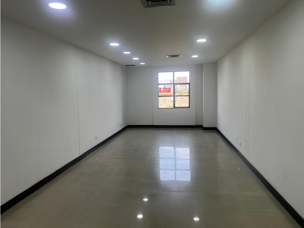 VENTA OFICINA EN LA MILLA DE ORO, EL POBLADO, MEDELLIN
