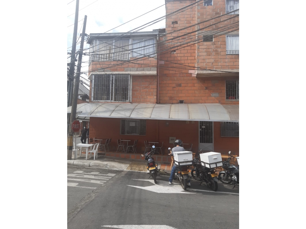 VENTA EDIFICIO CON LOCAL ESQUINERO EN PRADOS DE SABANETA - 2