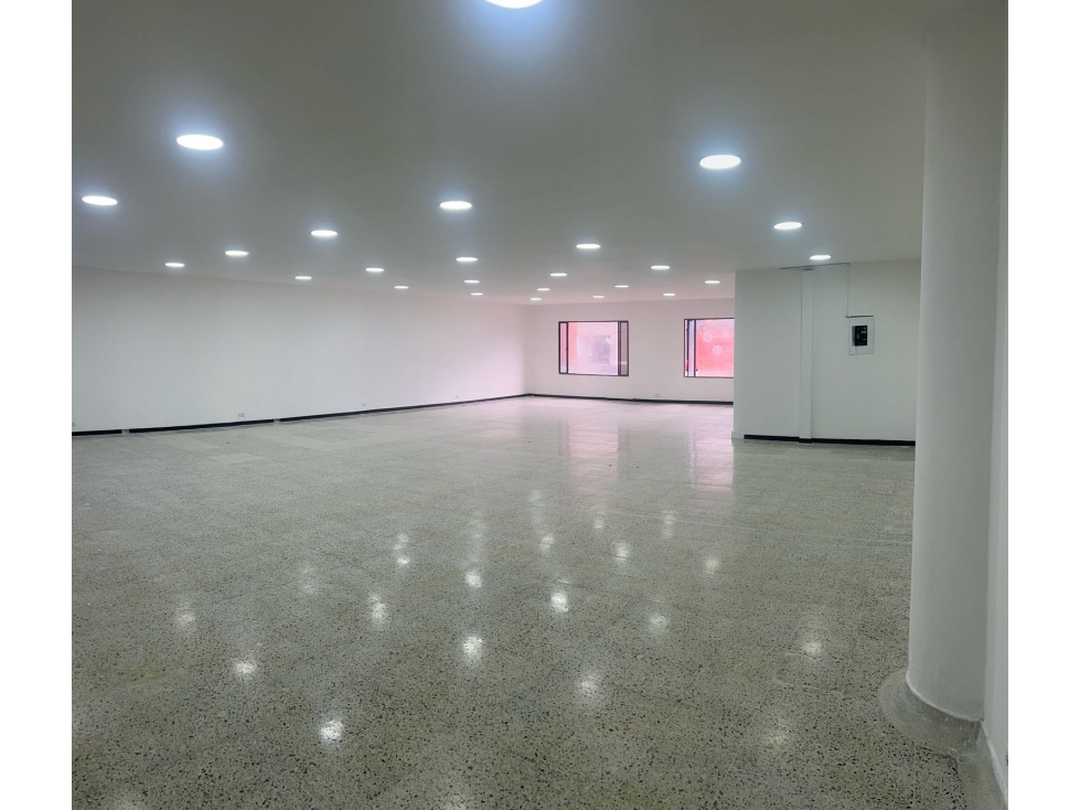LOCAL COMERCIAL EN ITAGUI, CENTRO DE LA MODA - 2