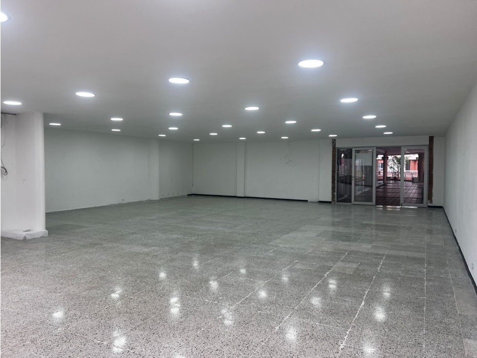 LOCAL COMERCIAL EN ITAGUI, CENTRO DE LA MODA - 4