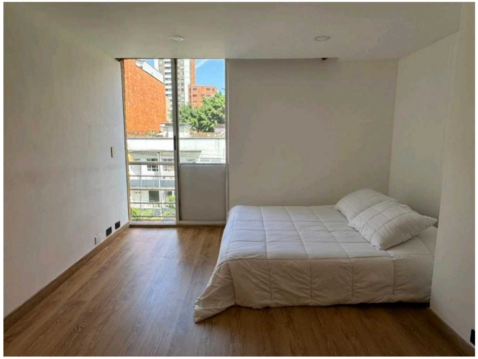 VENTA APARTAMENTO PRIMER PARQUE LAURELES, MEDELLIN — foto 4
