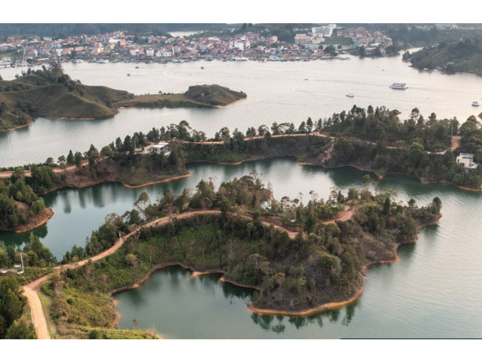 VENTA DE LOTE EN GUATAPE, CERCA AL MALECON - 3