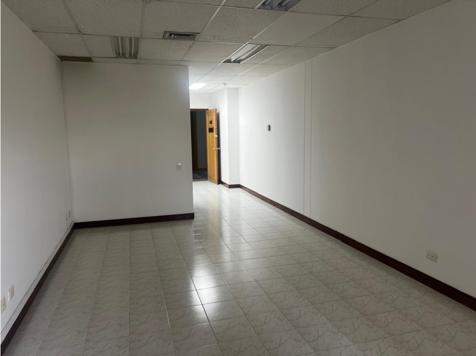 VENTA OFICINA EN LA MILLA DE ORO, EL POBLADO, MEDELLIN — foto 5