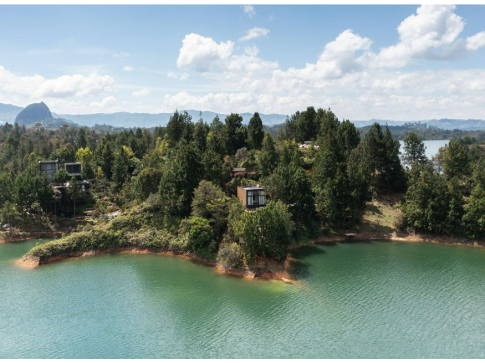 VENTA DE LOTE EN GUATAPE, CERCA AL MALECON - 1